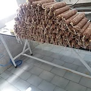 Producao De Salame — produção artesanal Lá da Roça